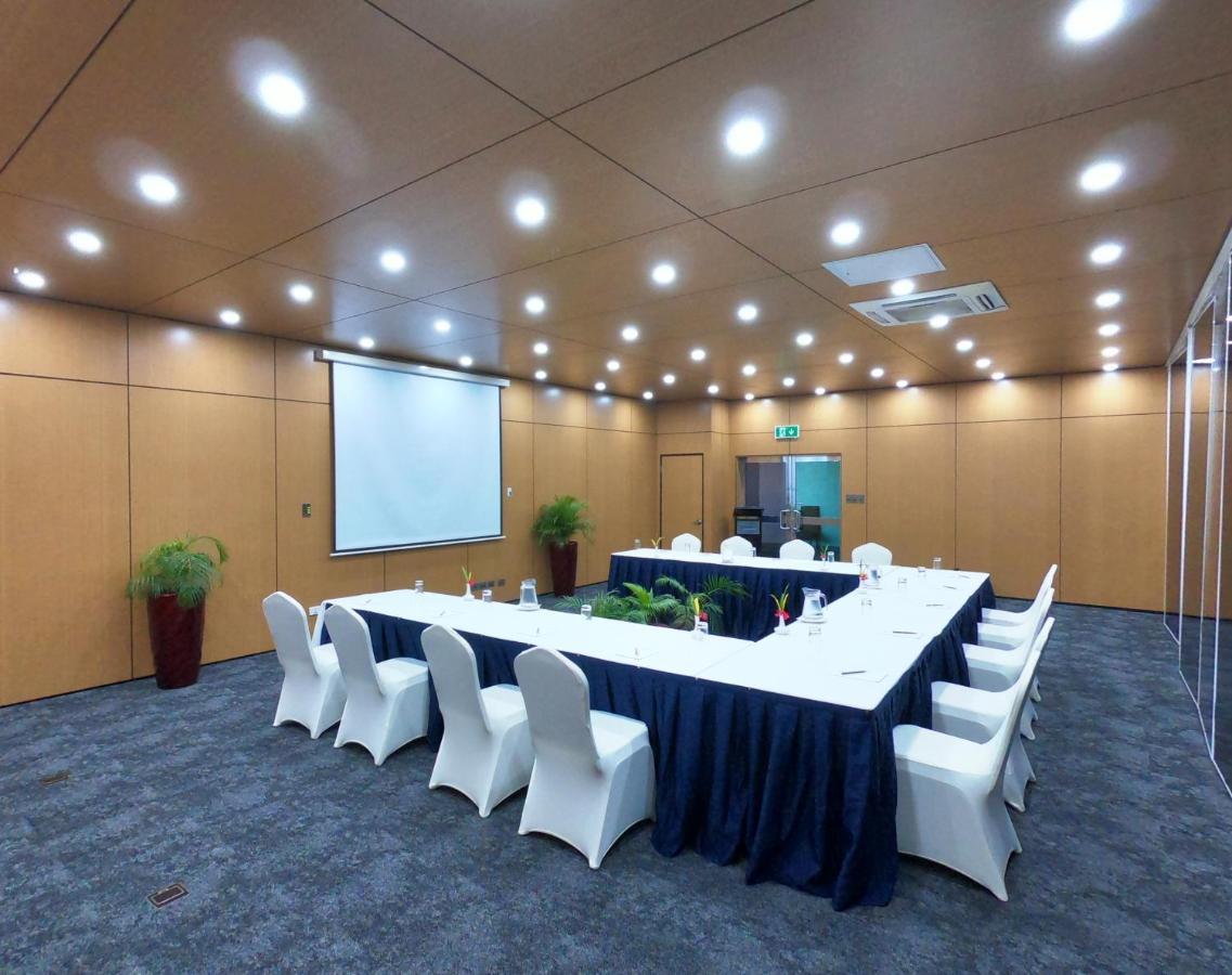 Gazelle International Hotel Кокопо Екстериор снимка