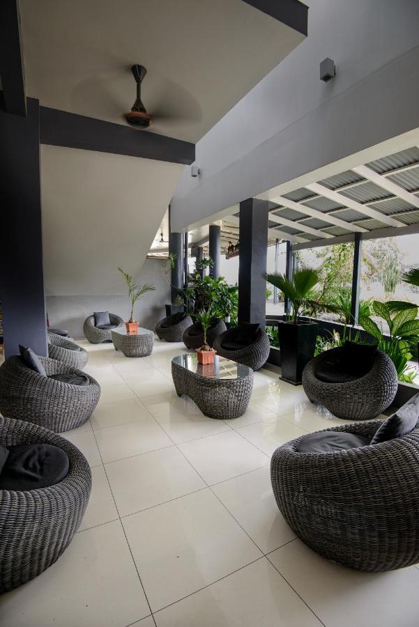 Gazelle International Hotel Кокопо Екстериор снимка