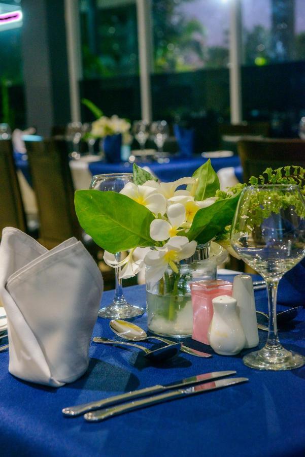 Gazelle International Hotel Кокопо Екстериор снимка
