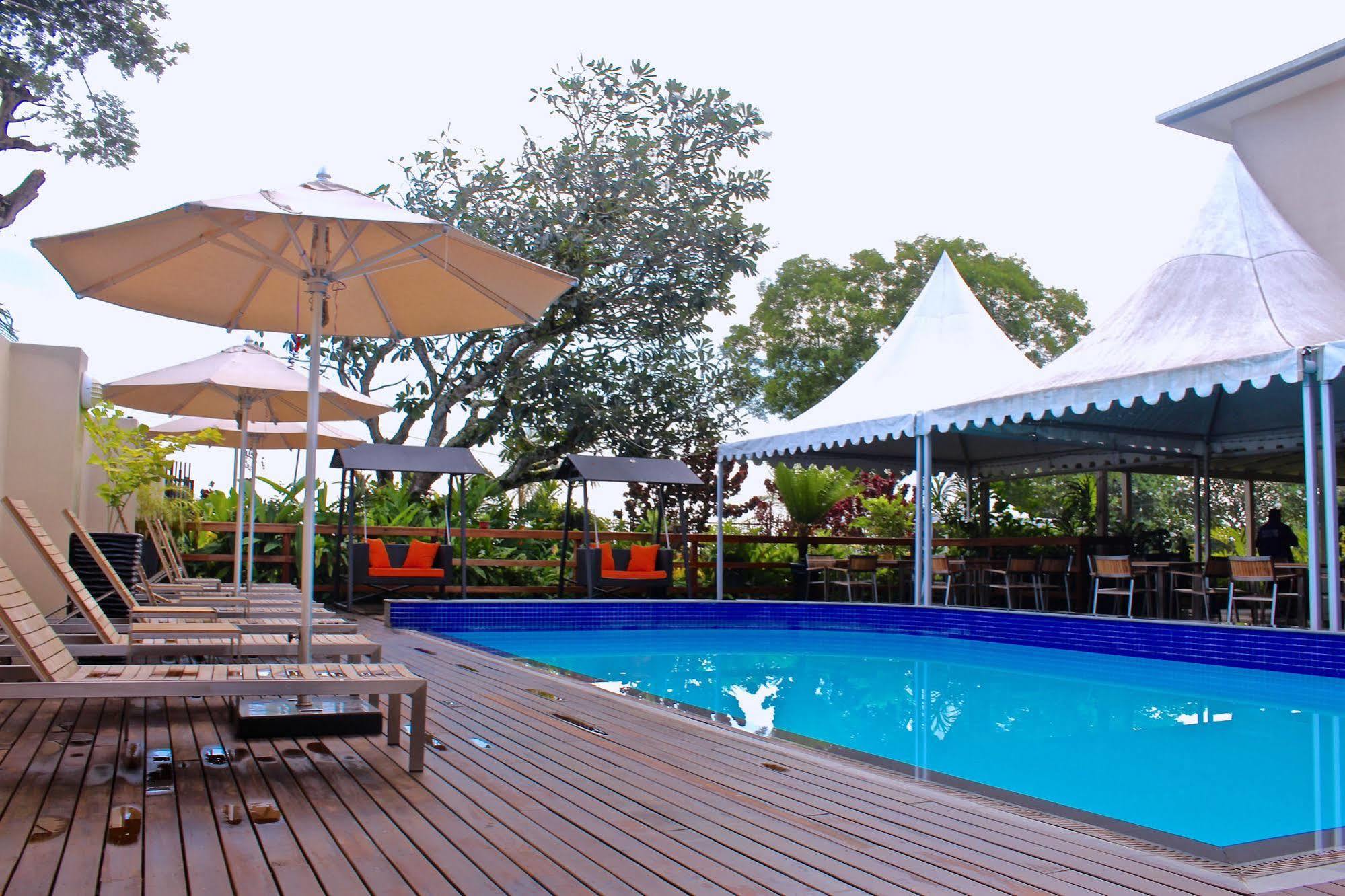 Gazelle International Hotel Кокопо Екстериор снимка
